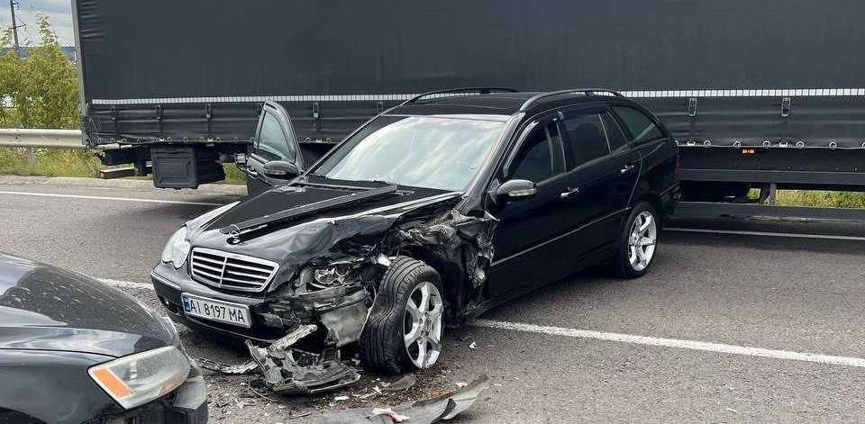 Продається Mercedes-Benz C220 (2003 рік), дизель 2.2, після дтп