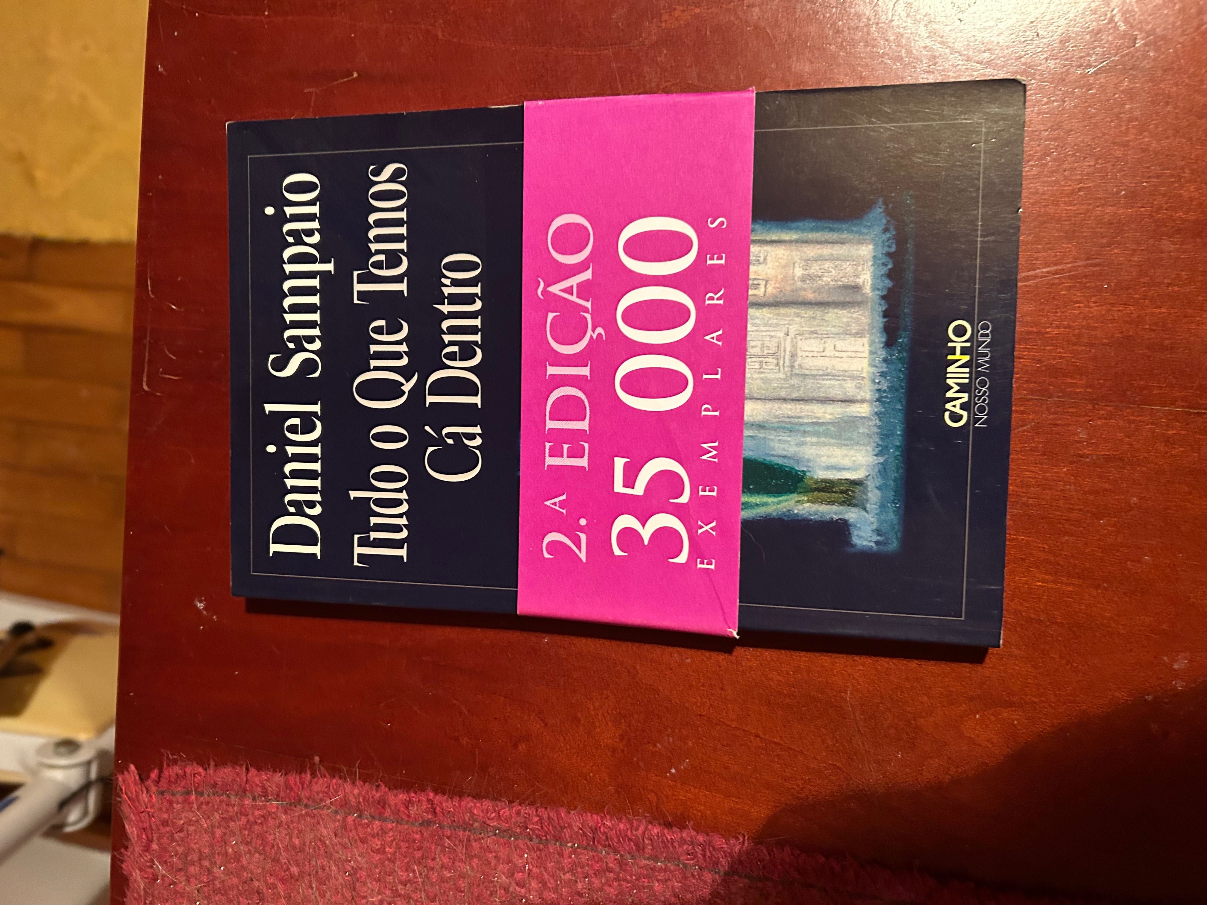 Livros variados.