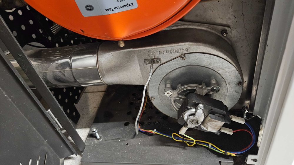 Caldeira  a pellets para sistema de aquecimento central BIOPLUS 29KW