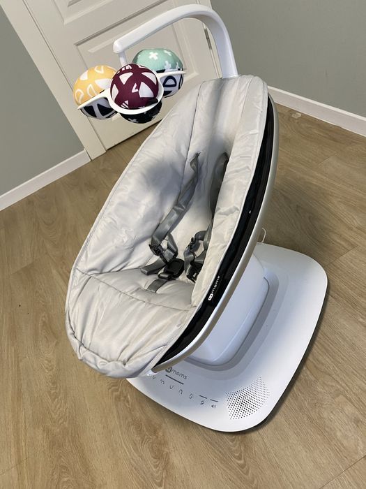 Заколисуючий центр, крісло гойдалка 4moms MamaRoo 5.0 grey classic