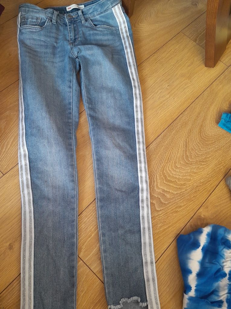 Spodnie jeansy levis 152