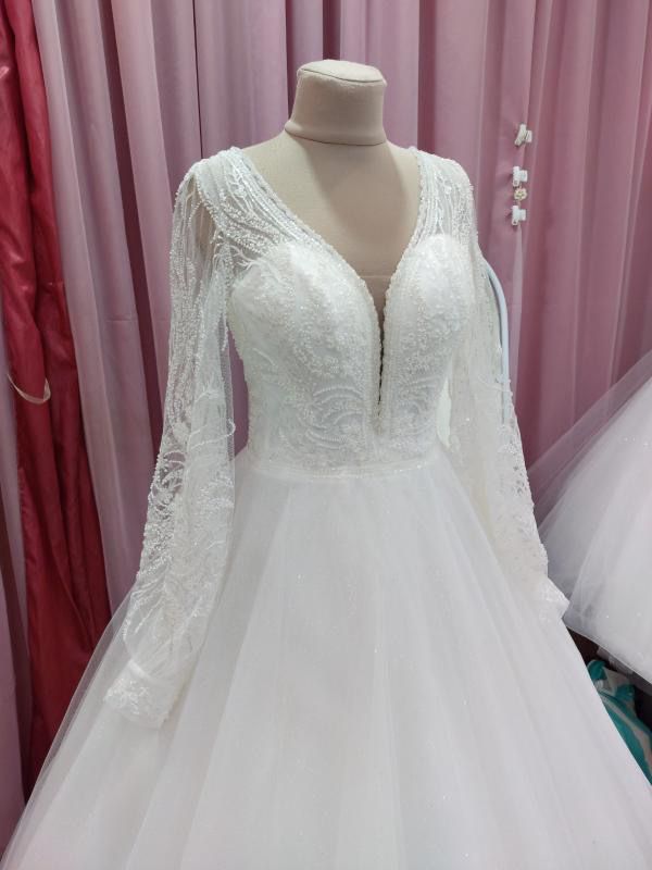 Весільна сукня колекції 2022 року, дуже гарна