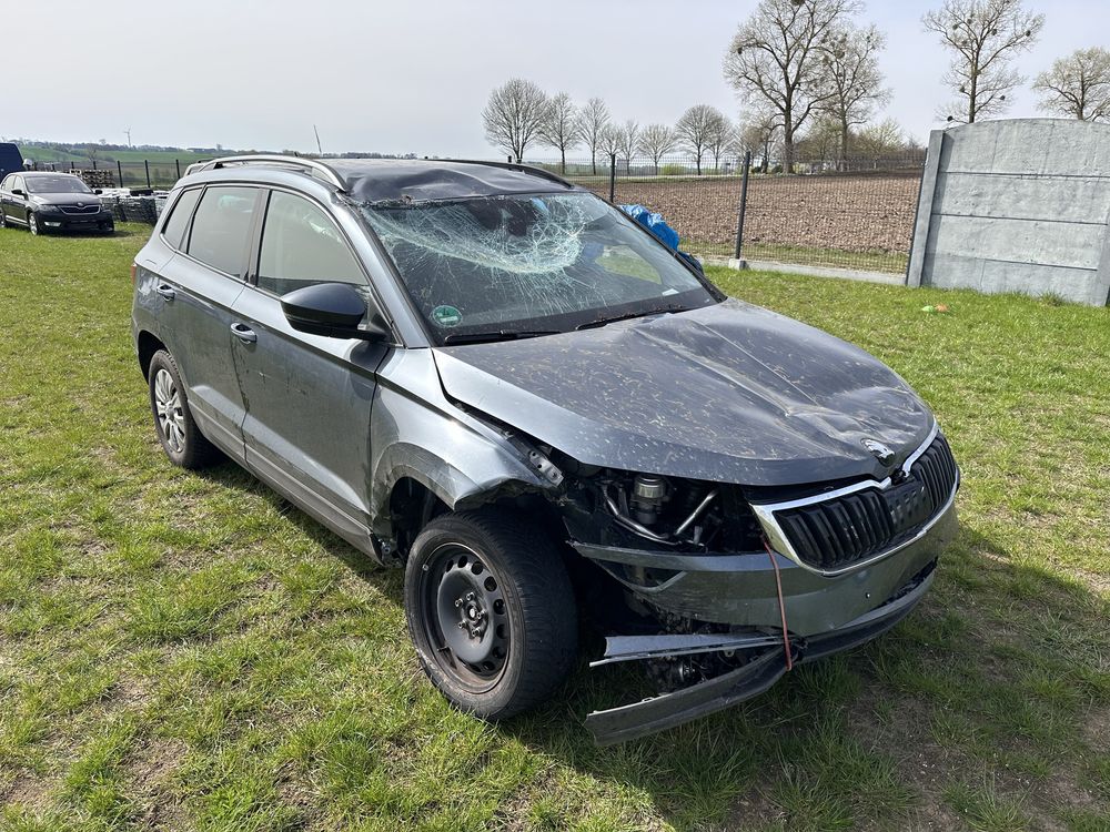 Skoda Karoq 1.5 tsi Kamera El.klapa keyless Acc 25900 km