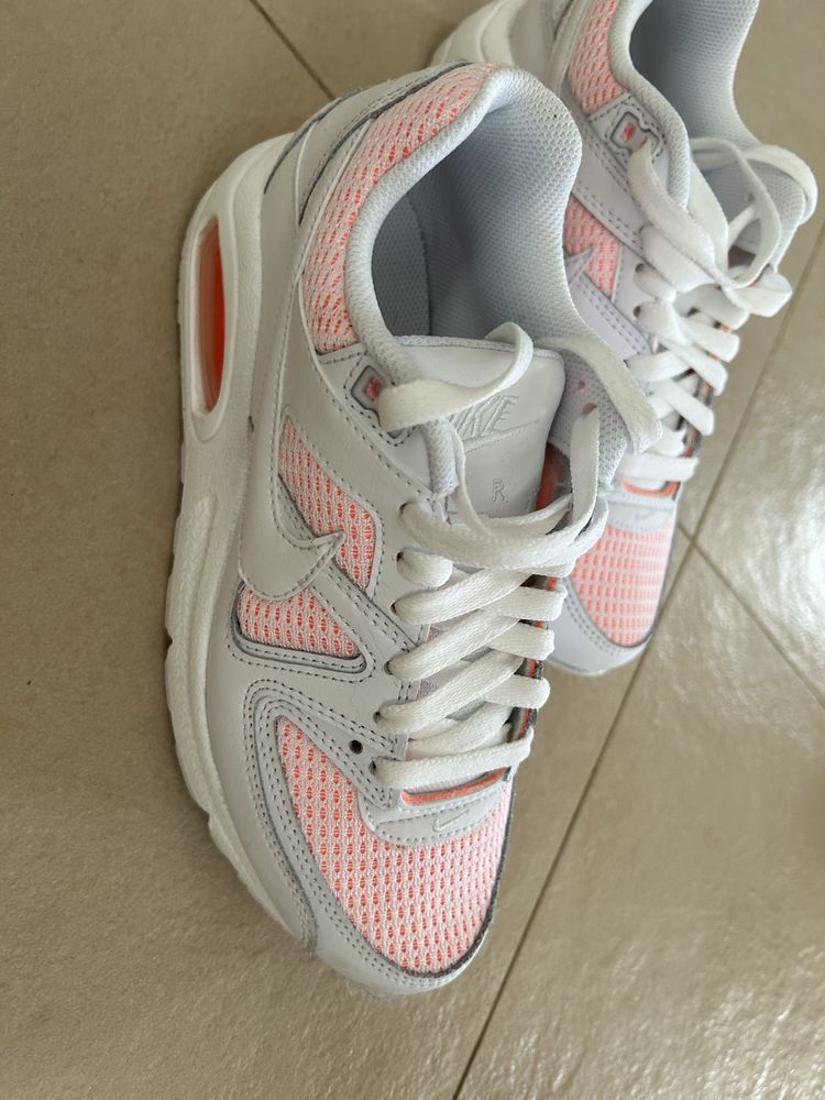 Tenis Nike Air tamanho 36.5