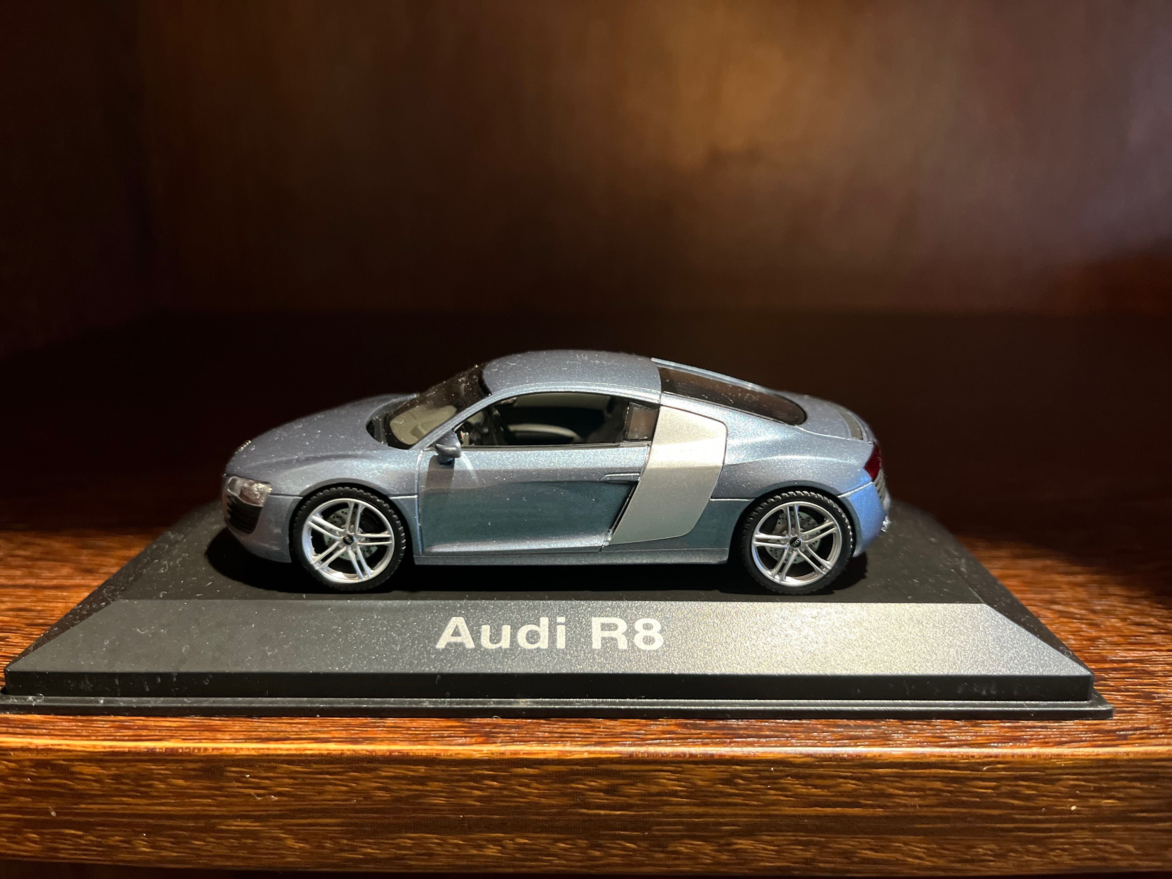 Miniatura Audi R8 4.2 FSI 1:43