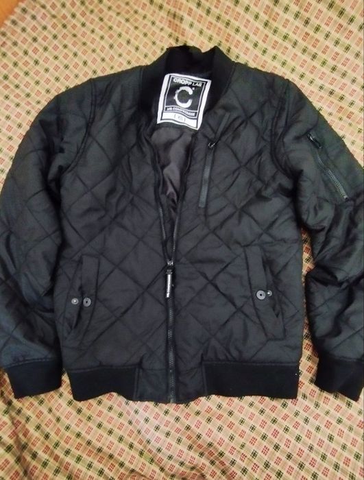 Продам осеннюю куртку на рост 150-155 см