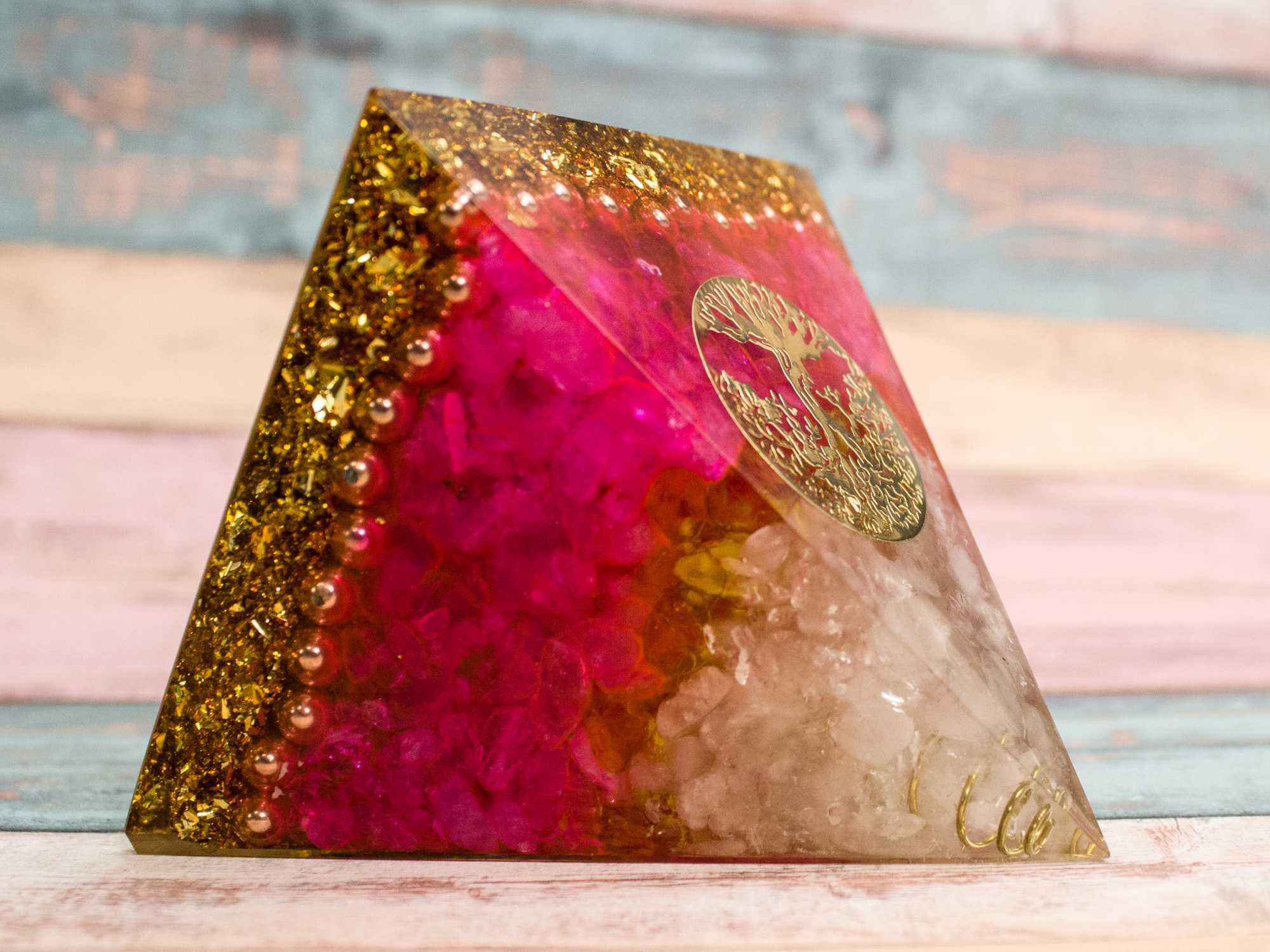 Piękna Piramida z Orgonitu Różowy Kryształ Cytryn Miedź Złota Folia