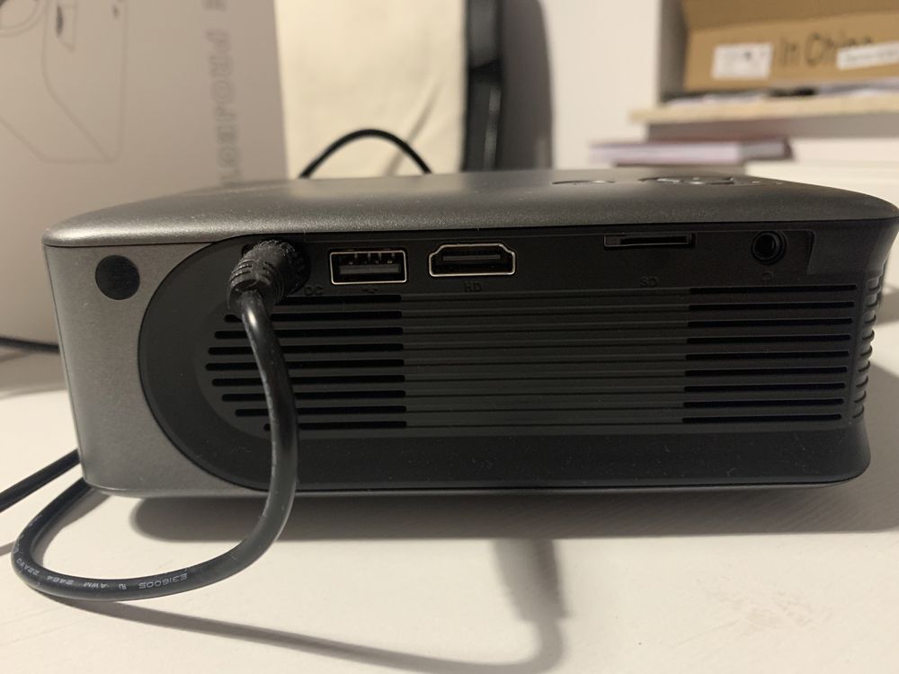 Mini projektor A30C z Bluetooth + pilot