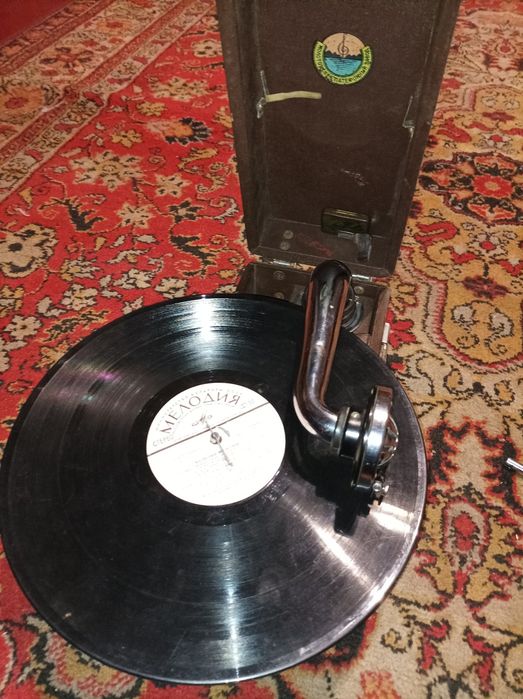 Механический музикальний центр(патифон)