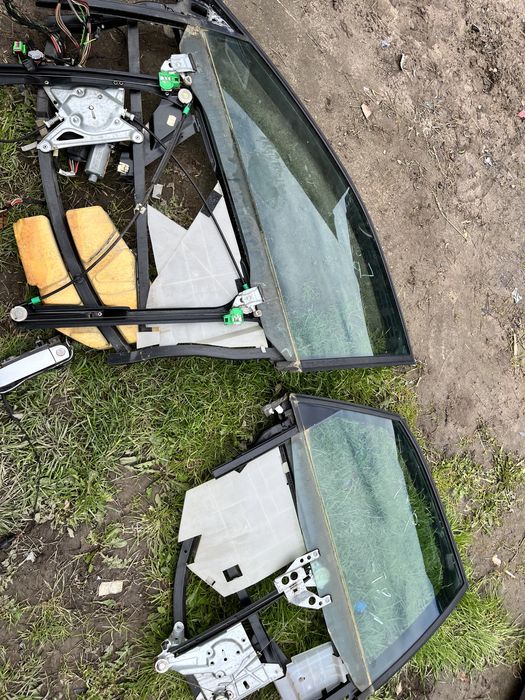 Ramka drzwi kierowcy, prawy tył do Audi A4 B5 lift sedan