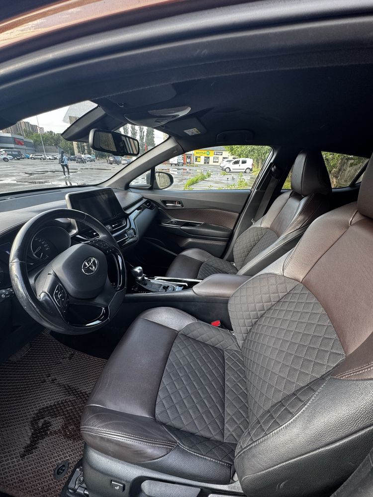 Toyota CH-R коричнева