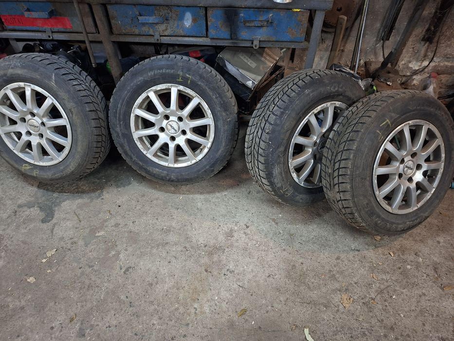 Koła z oponami zimowymi honda cr-v II roz. 205/70/R15
