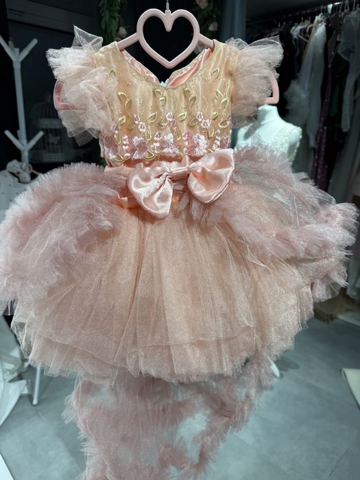 Сукня на 1 рік із зйомним шлейфом