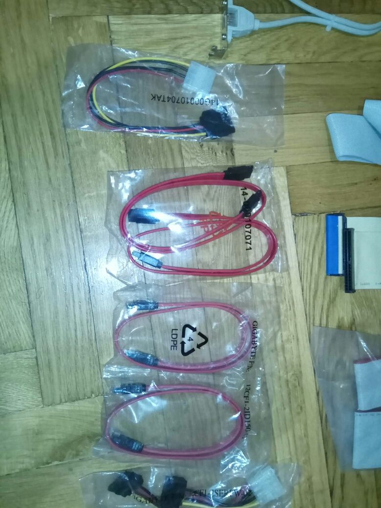 Продам шлейфи к компютеру SATA, IDE, на фото