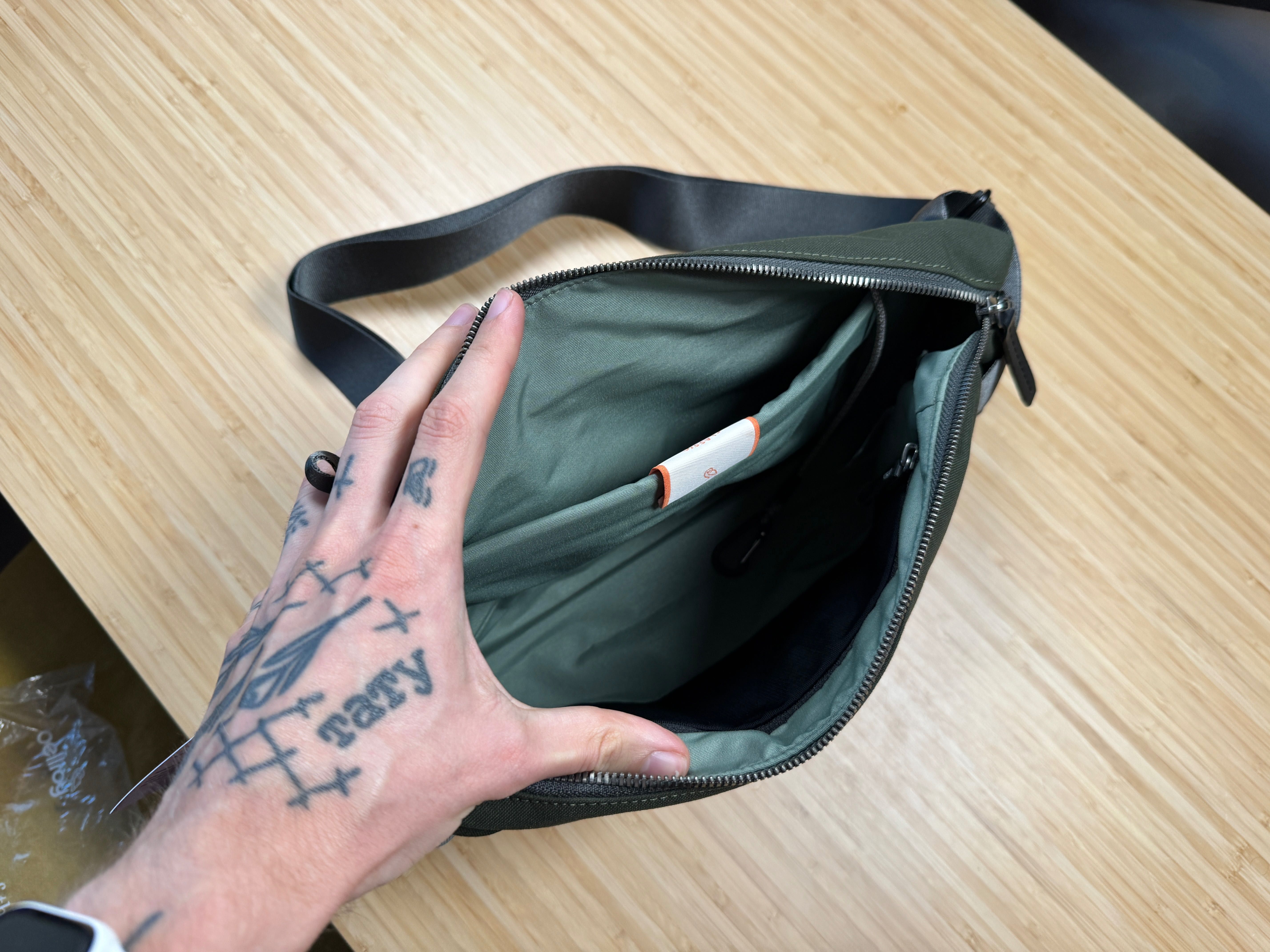 Torba Bellroy Classic Sling 7L