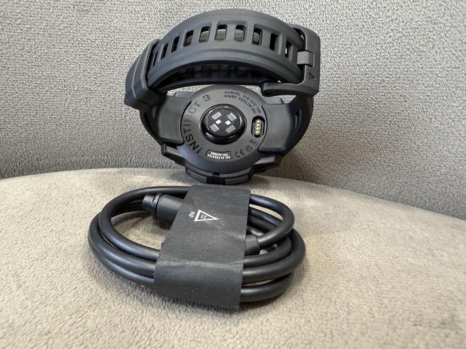 GARMIN Instinct 3 AMOLED 45 мм Black