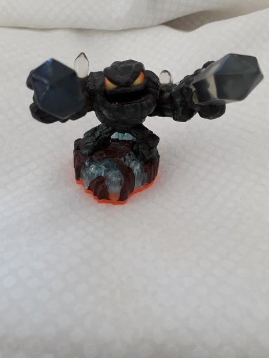 Bonecos skylanderes