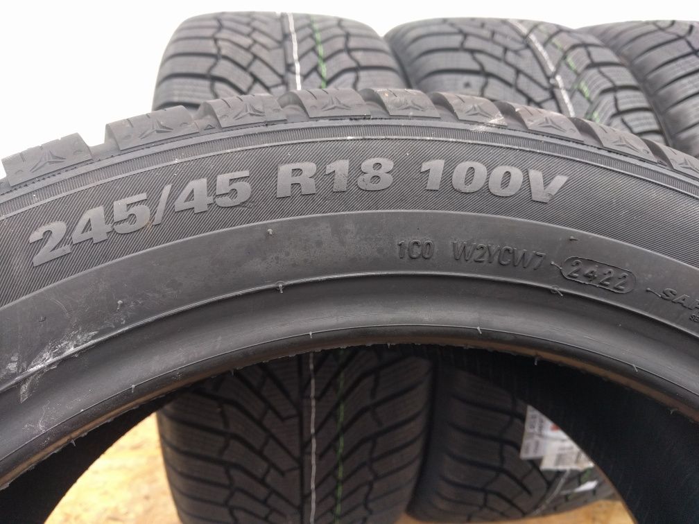 245/45R18 100V XL Kumho WinterCraft WP52 NOWE