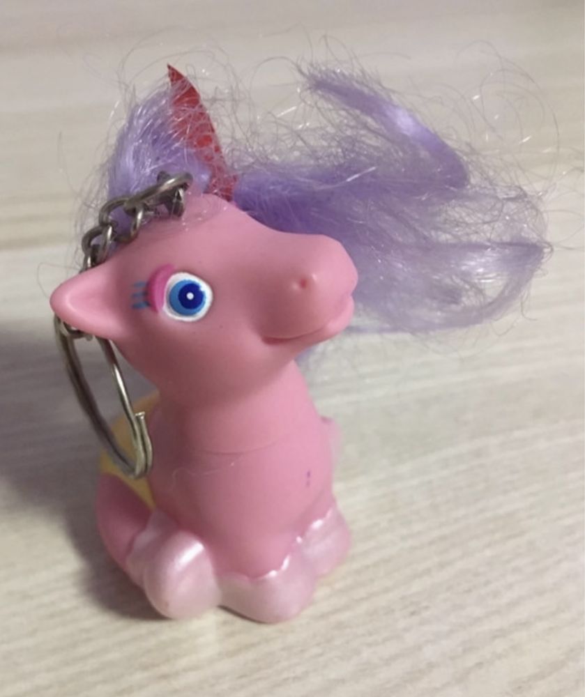 Breloczek a’la Kucyk Pony z bujną fioletową grzywą Tara Toy