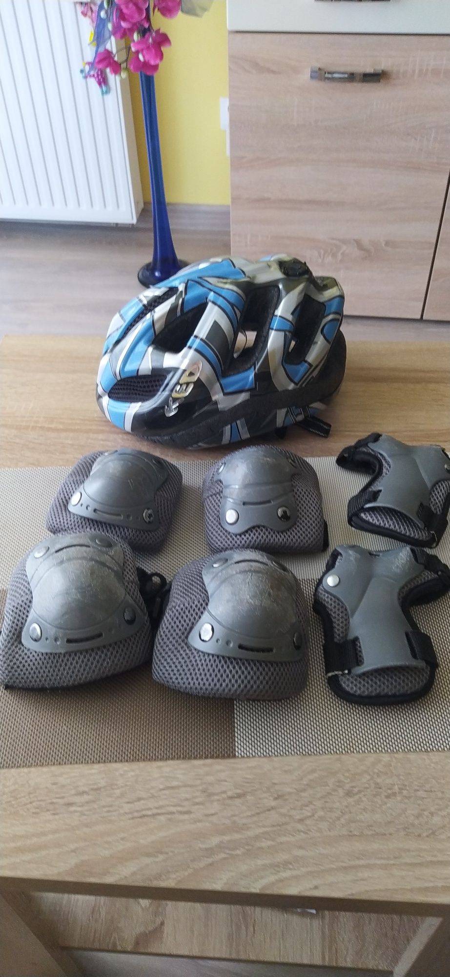Oddam kask rowerowy oraz ochraniacze