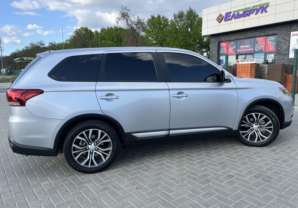 Mitsubishi Outlander SE