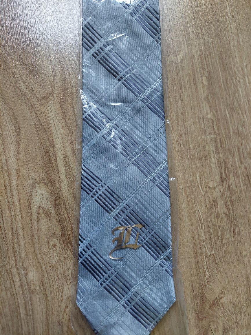 Nowy krawat szary