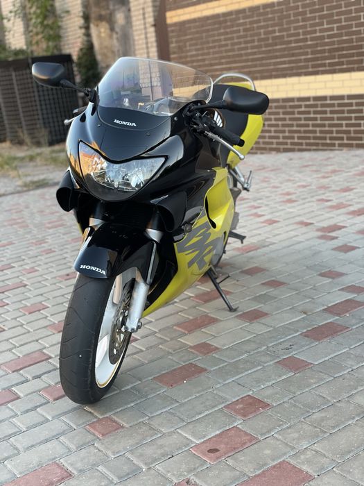 Продам Honda CBR 600 f4