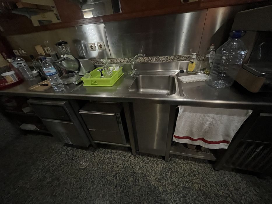 Material hotelaria, arcas, frigorifico, bancadas maquina cafe/gelo etc