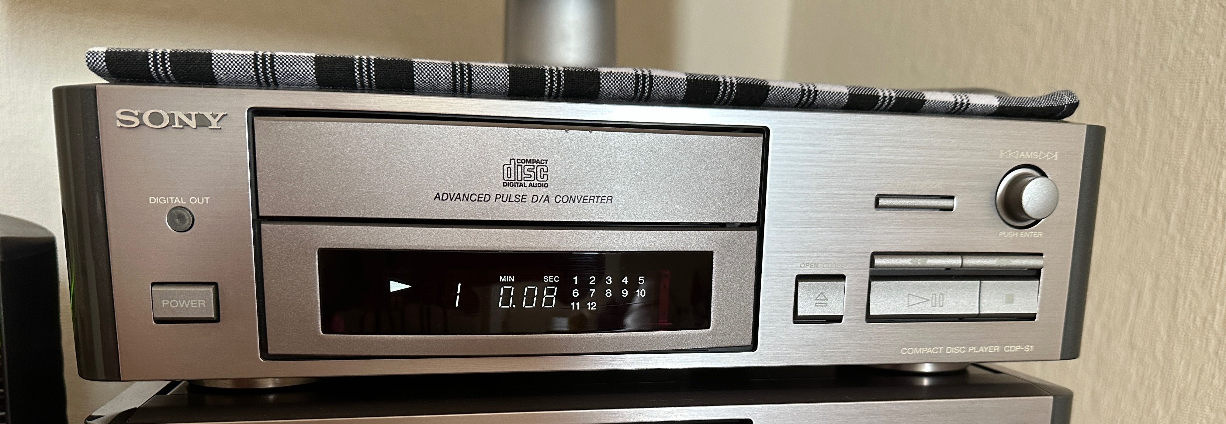 CD player 
Sony CDP S1 Scala (ES series)Technics sl pg480a