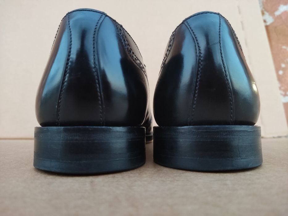 Чоловічі чорні туфлі Loake, модель single monk, броговані