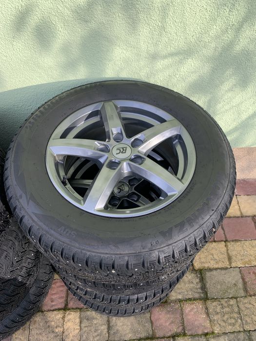 Зимові шини з дискамт 215/65/R16