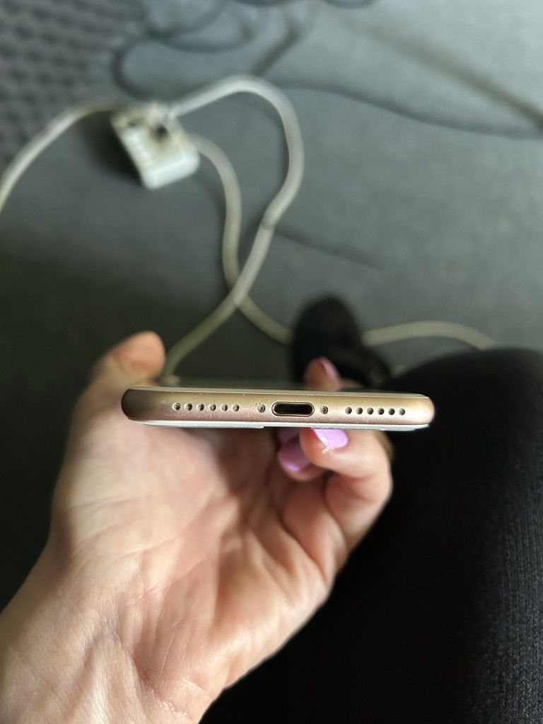 iPhone 8 64 GB gold