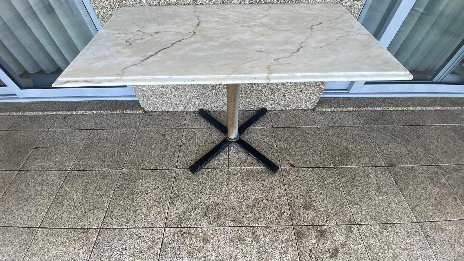 Vendo mesa de pedra mármore ( intacta)
