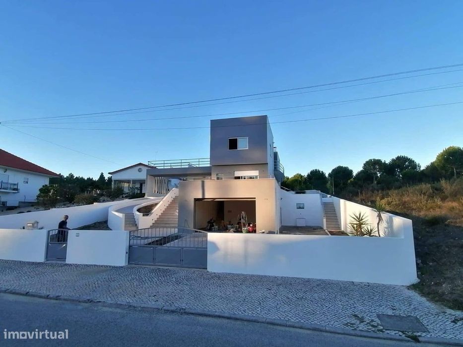 V4 - Piscina / Garagem / Nazaré