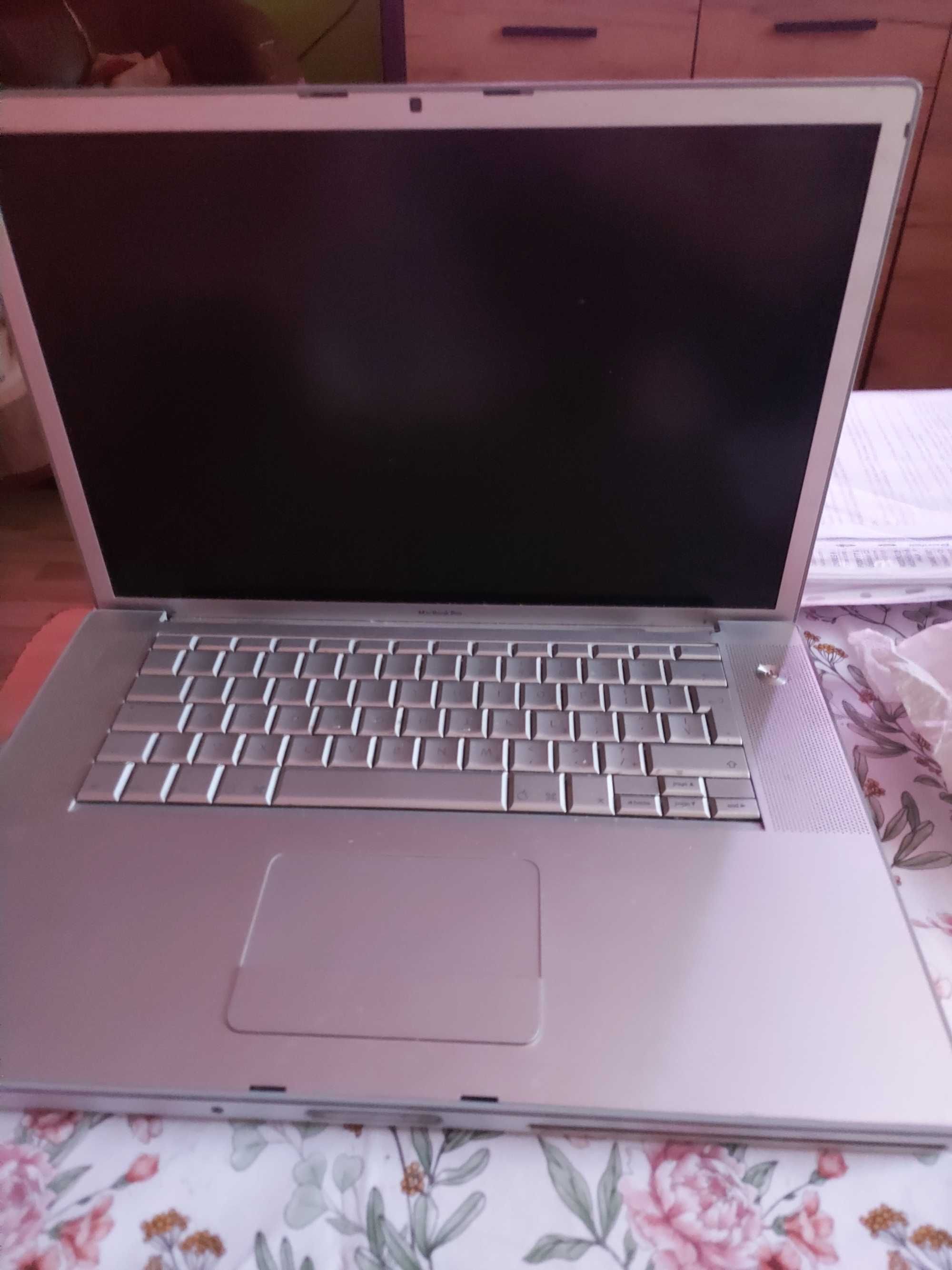 Apple MacBok Pro A1226 C2D 2.4Ghz 2GB
