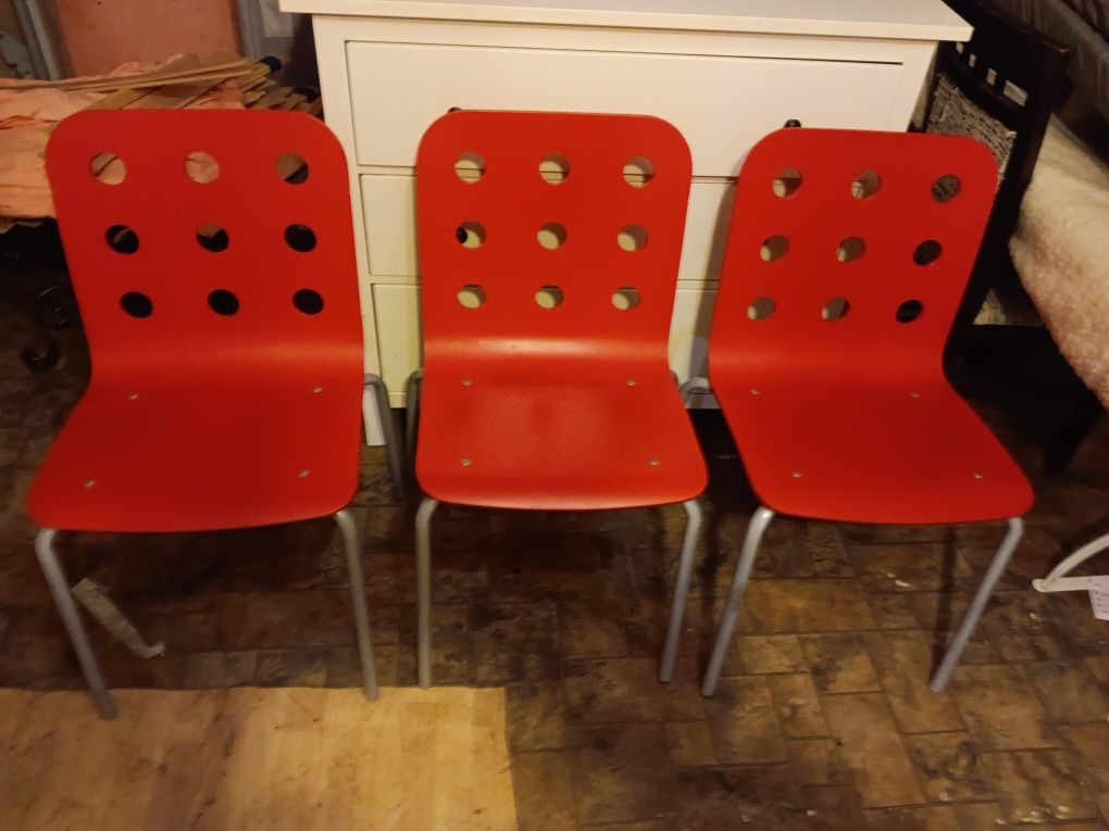 Krzesła ikea czerwone