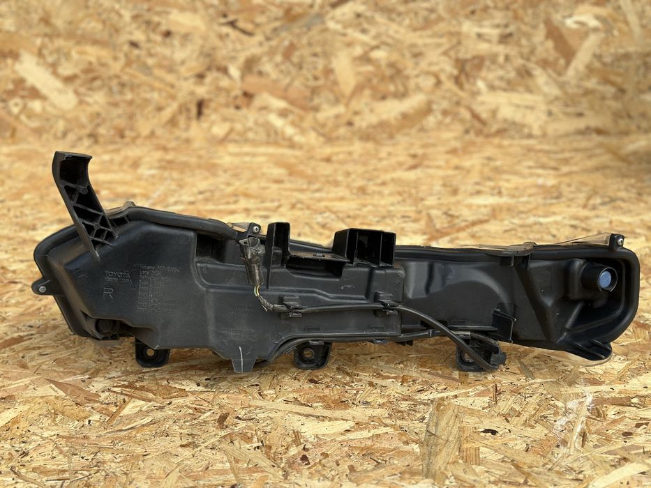 Lexus NX 2017-2021рік фара дхо права ліва LED оригінал б/у