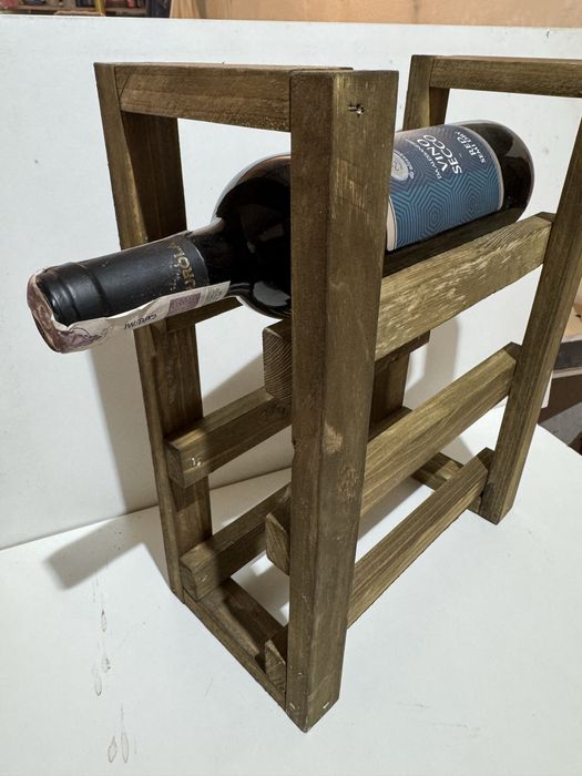 Drewniany stojak na wino – ręcznie robiony, rustykalny, 3 butelki