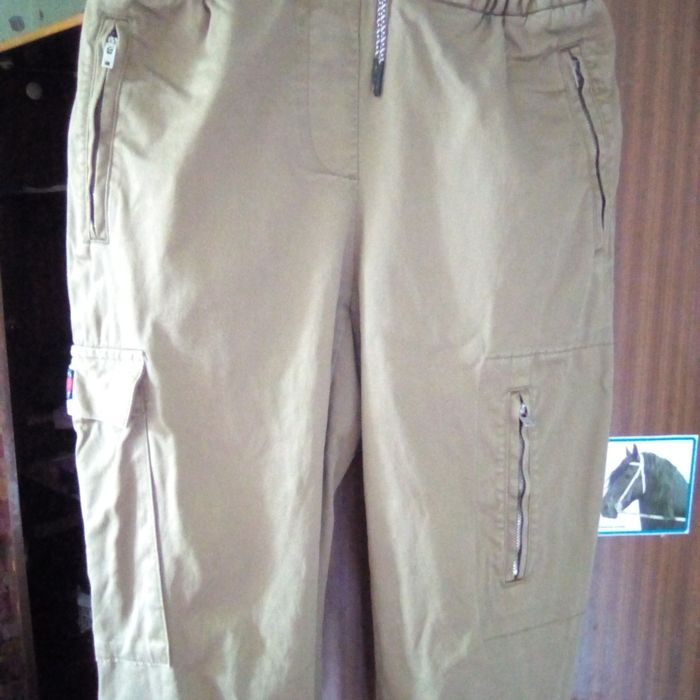 Штани джогери .,може бути на хлопця,може бути на дівчину.