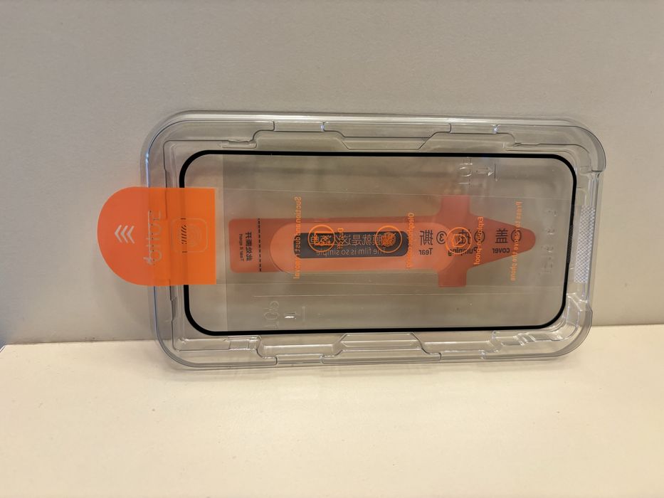 Захисне скло на iPhone 16 pro самоклейне