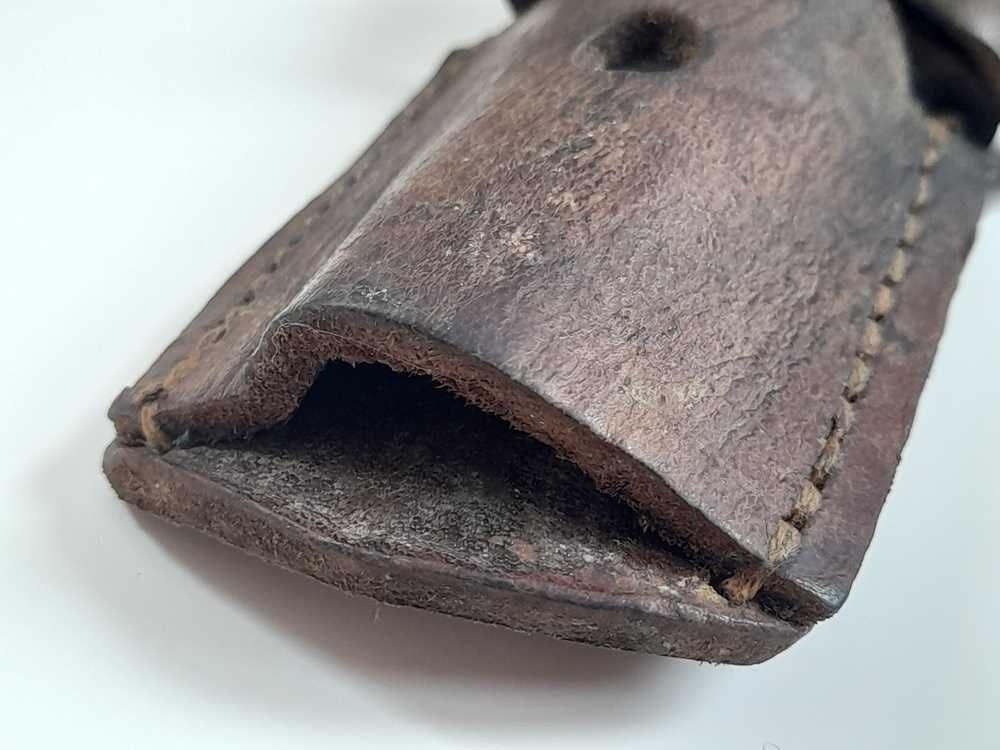 Stara żabka skórzana bagnet Mauser oryginał sygnowana