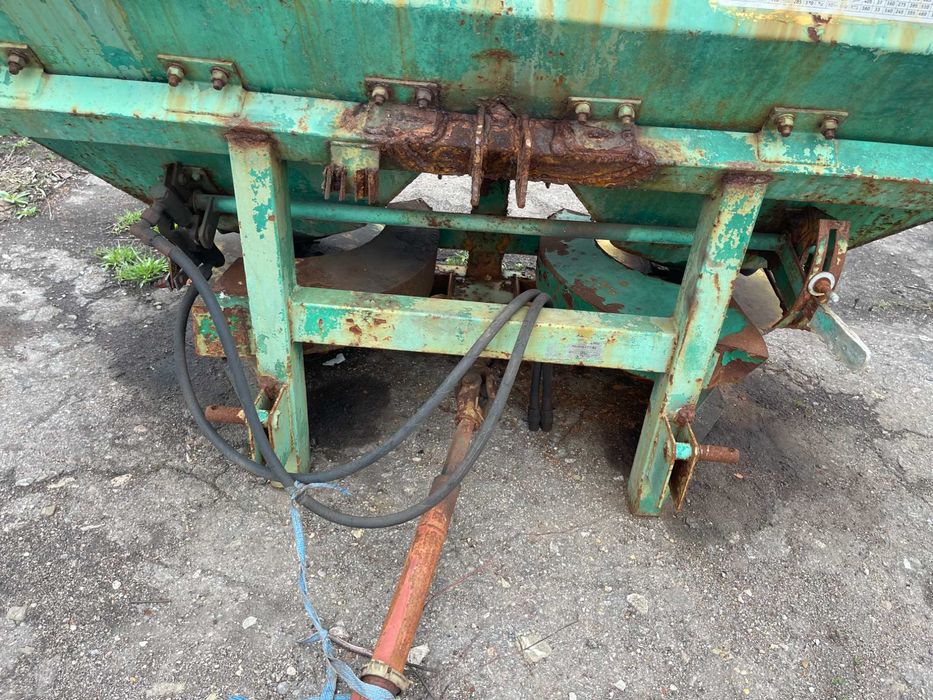 Розкидач міндобрив МВД 900