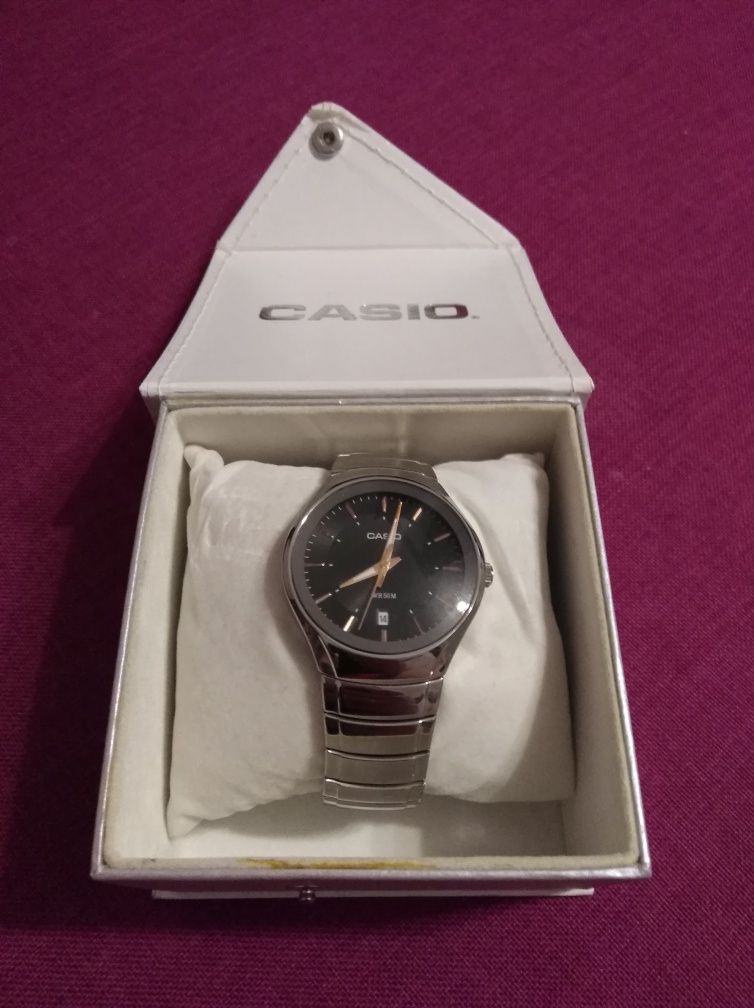 Продаю годинник Casio mtp-1325