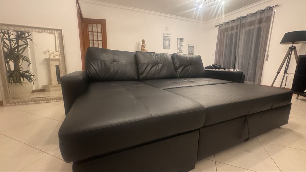 Sofa preto com cama