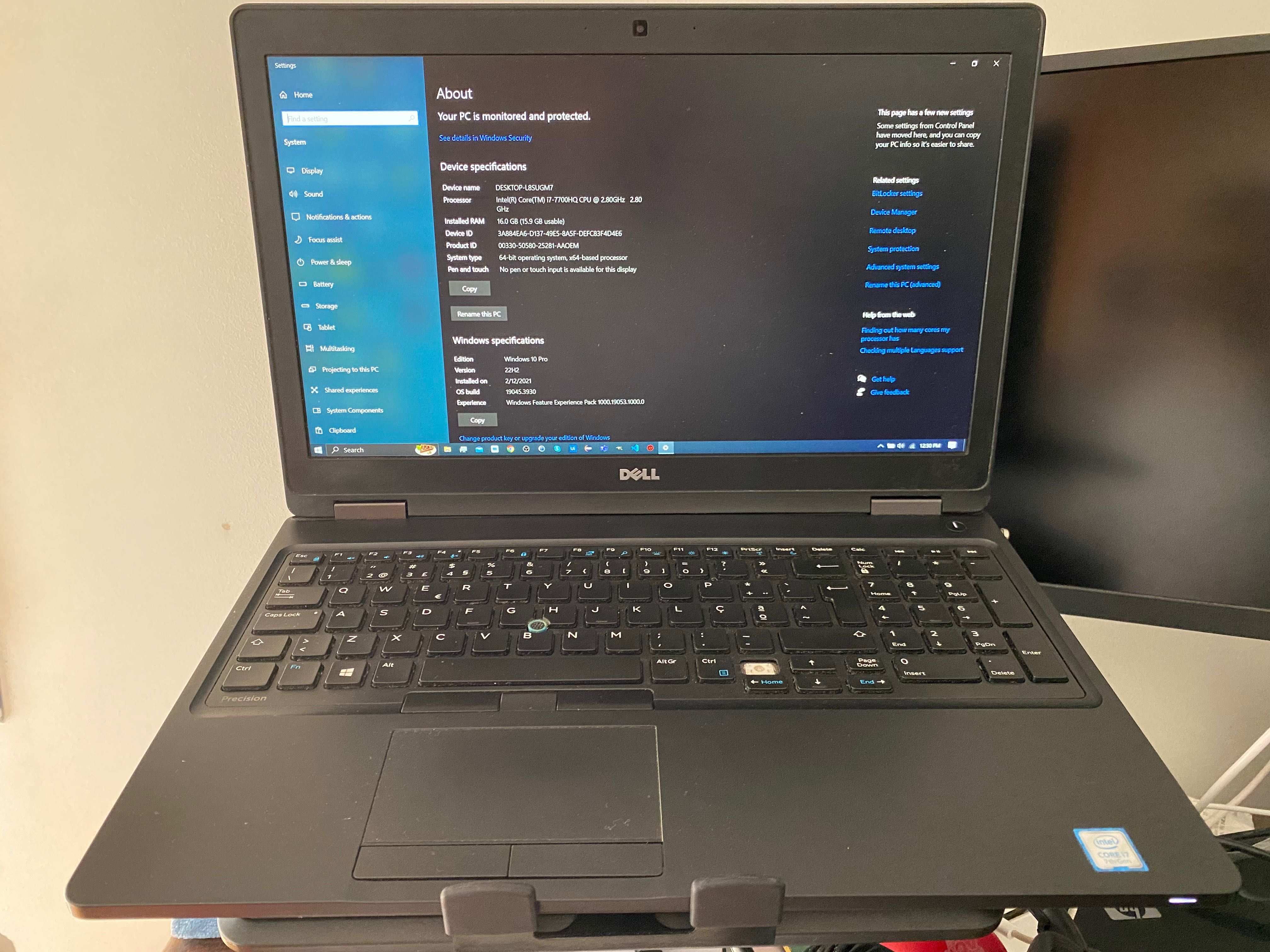 Dell Precision 3520 - 15.6" (i7-7700HQ/16GB/256GB SSD)