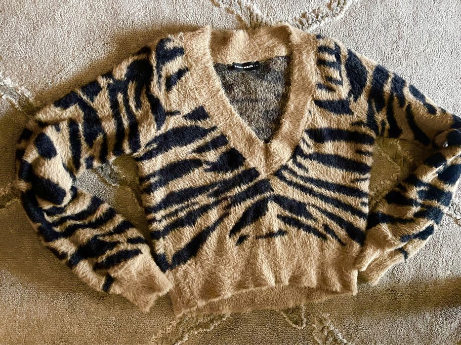 Свитер telly weijl тигр  пушистый