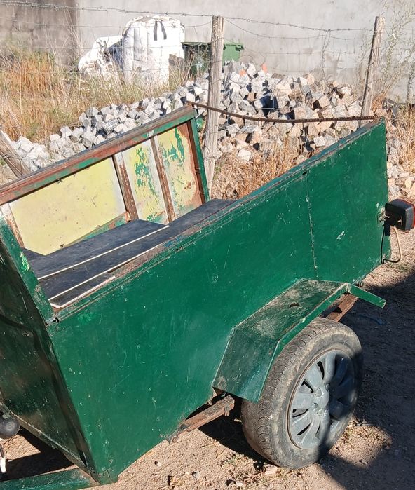 Vendo reboque  em bom estado