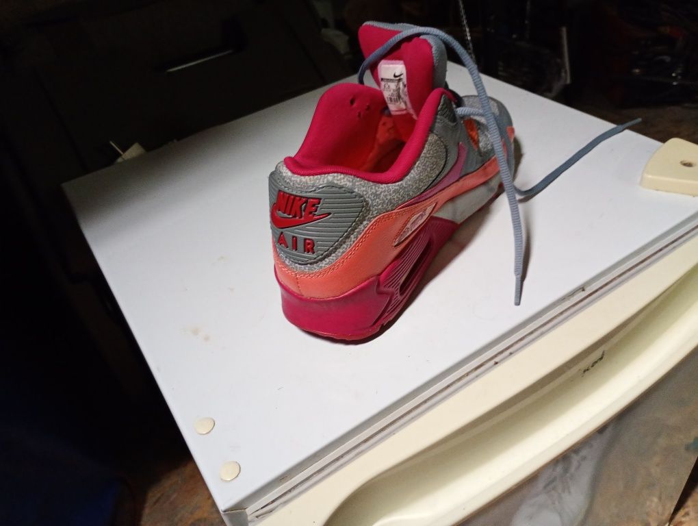 Buty różne adidas chłopięce, damskie sportowe