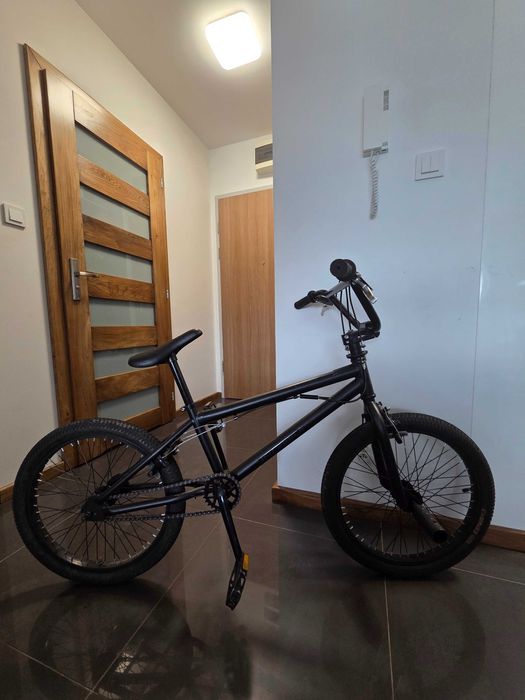 Sprzedam rower BMX używany.