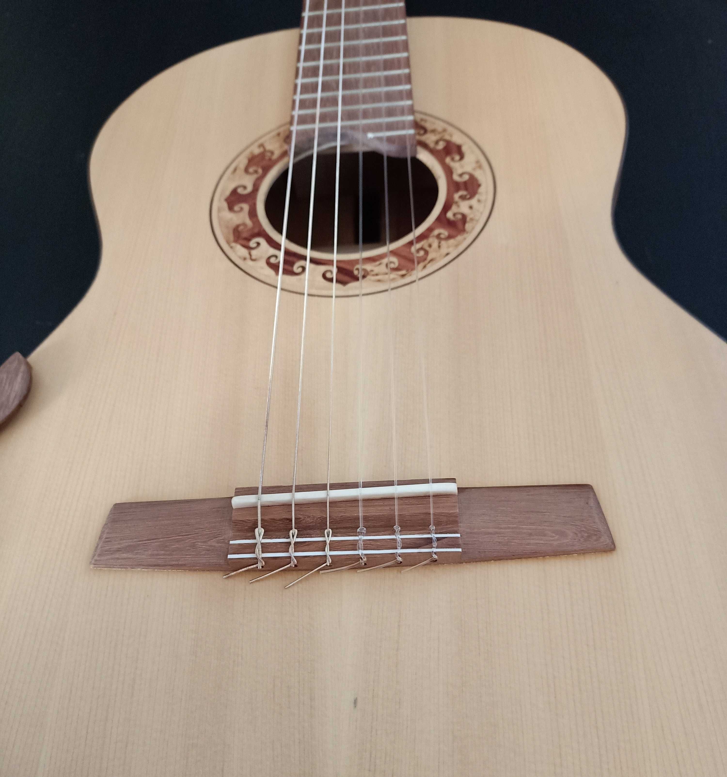 Guitarra clássica Doff 011-C maciça ácer / abeto